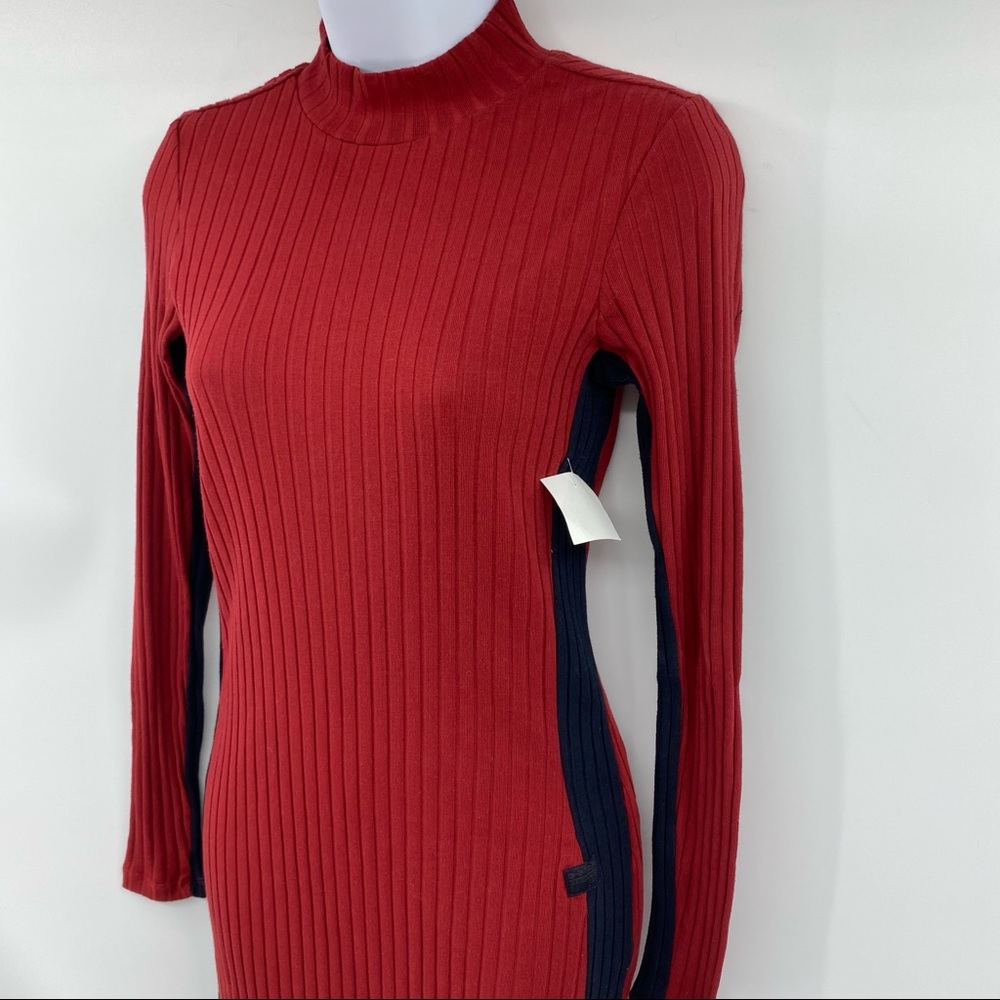 Elegant Red Ribbed Dress - Picture 9 of 13